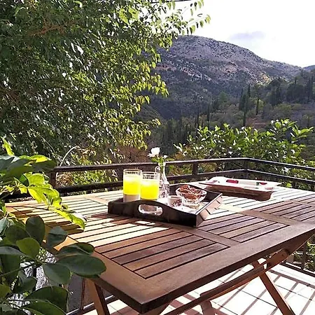 Отель Aggelos House In Kalamitsi 4*