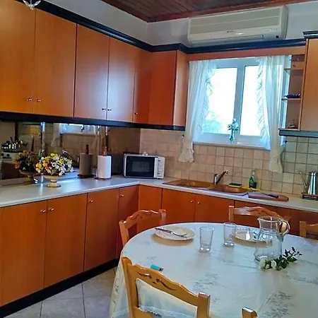 Aggelos House In Kalamitsi 4* Лефкада