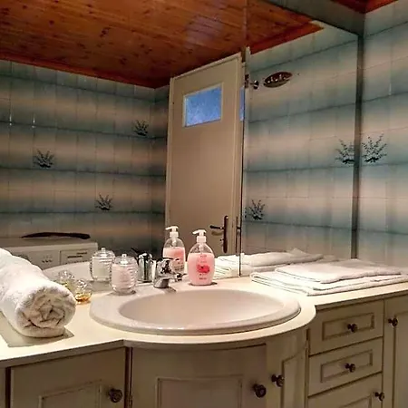 Aggelos House In Kalamitsi Отель 4*