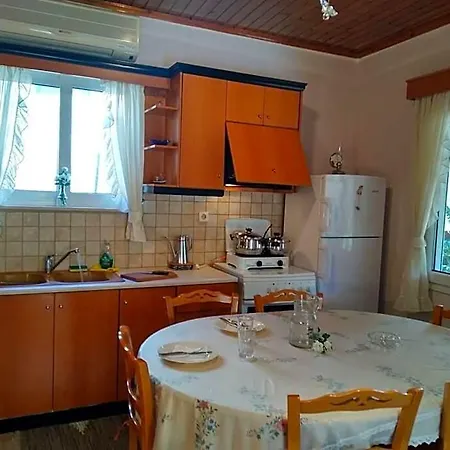 Aggelos House In Kalamitsi 4*