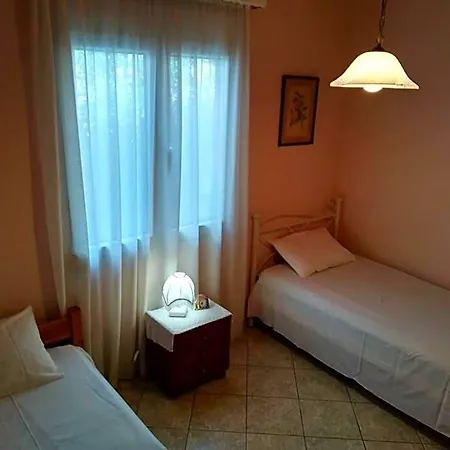 Aggelos House In Kalamitsi 4* Лефкада
