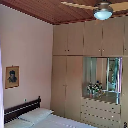 Отель Aggelos House In Kalamitsi